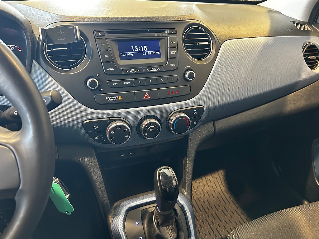 Vehicle Image 10