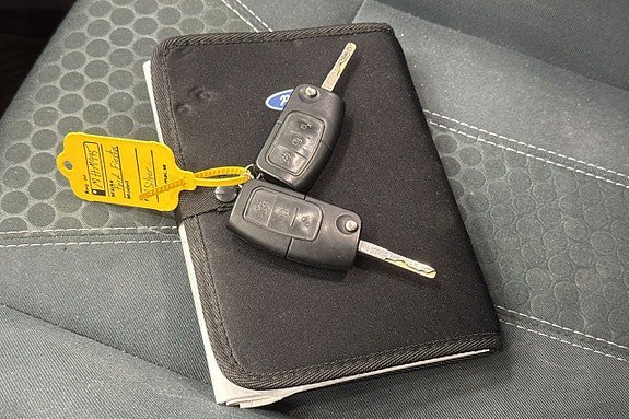 Vehicle Image 16