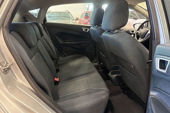 Vehicle Image 17