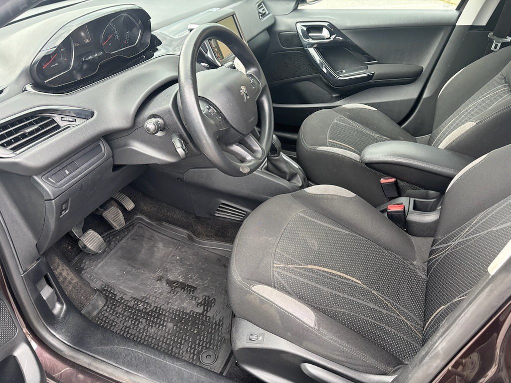 Vehicle Image 13