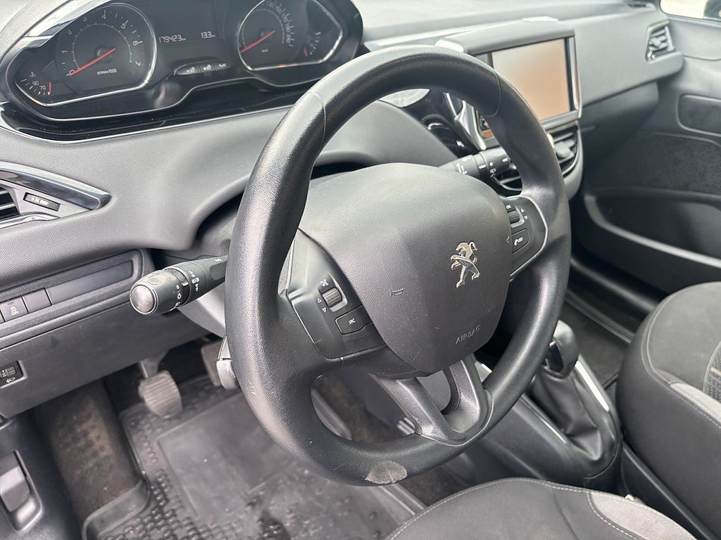 Vehicle Image 14