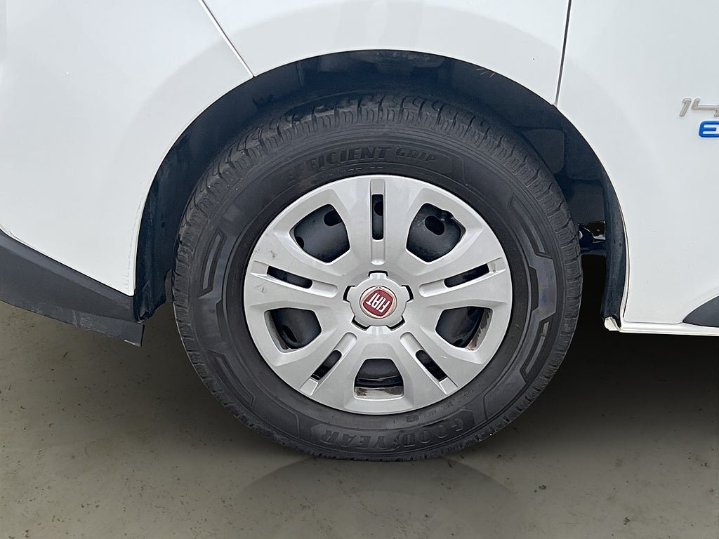 Vehicle Image 28