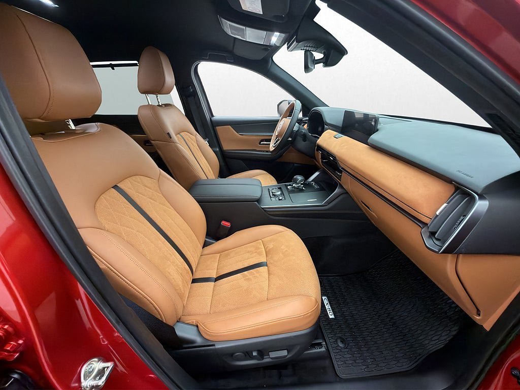 Vehicle Image 32