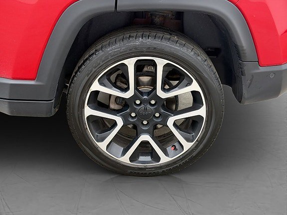 Vehicle Image 32