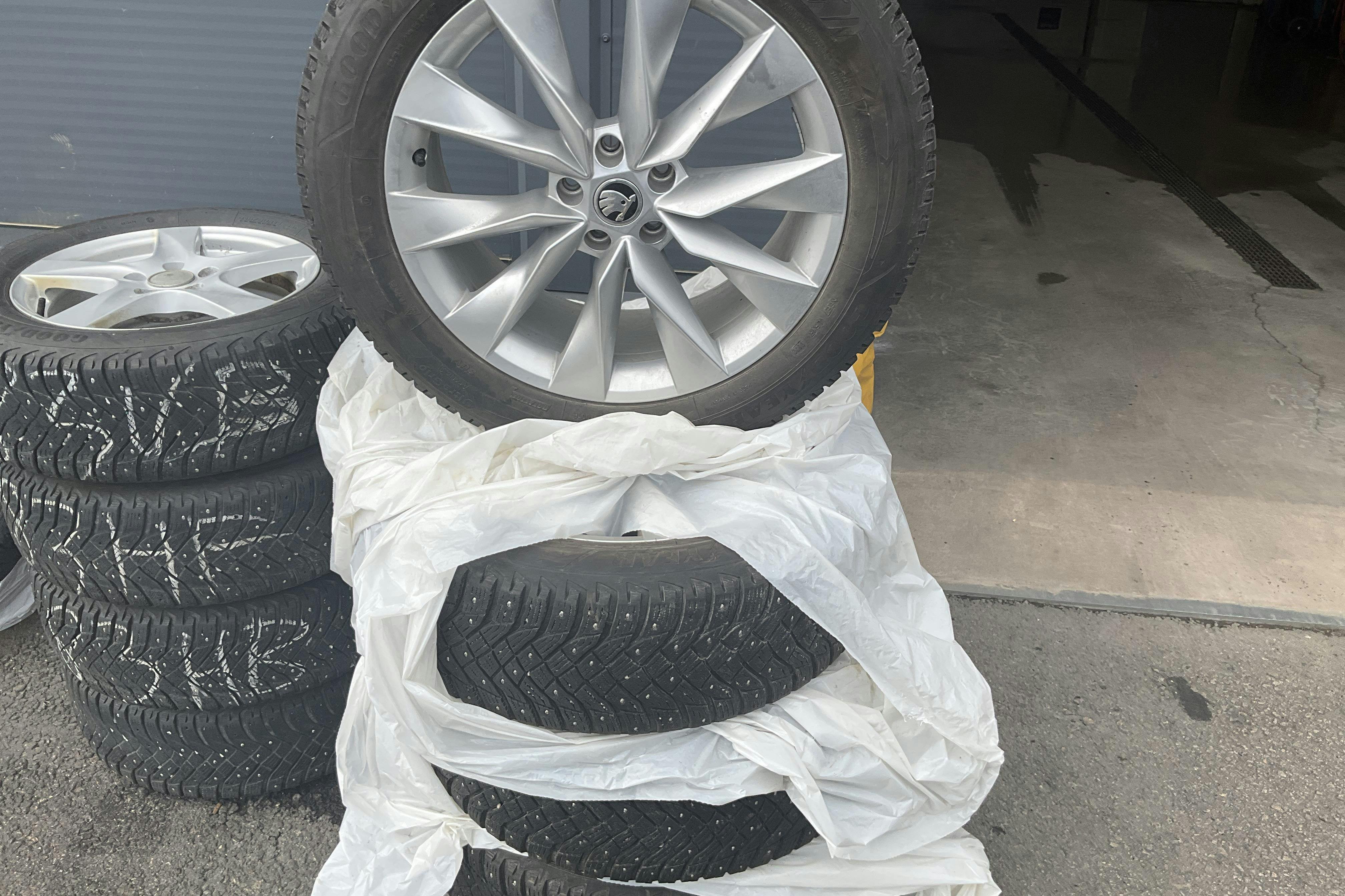 Vehicle Image 19