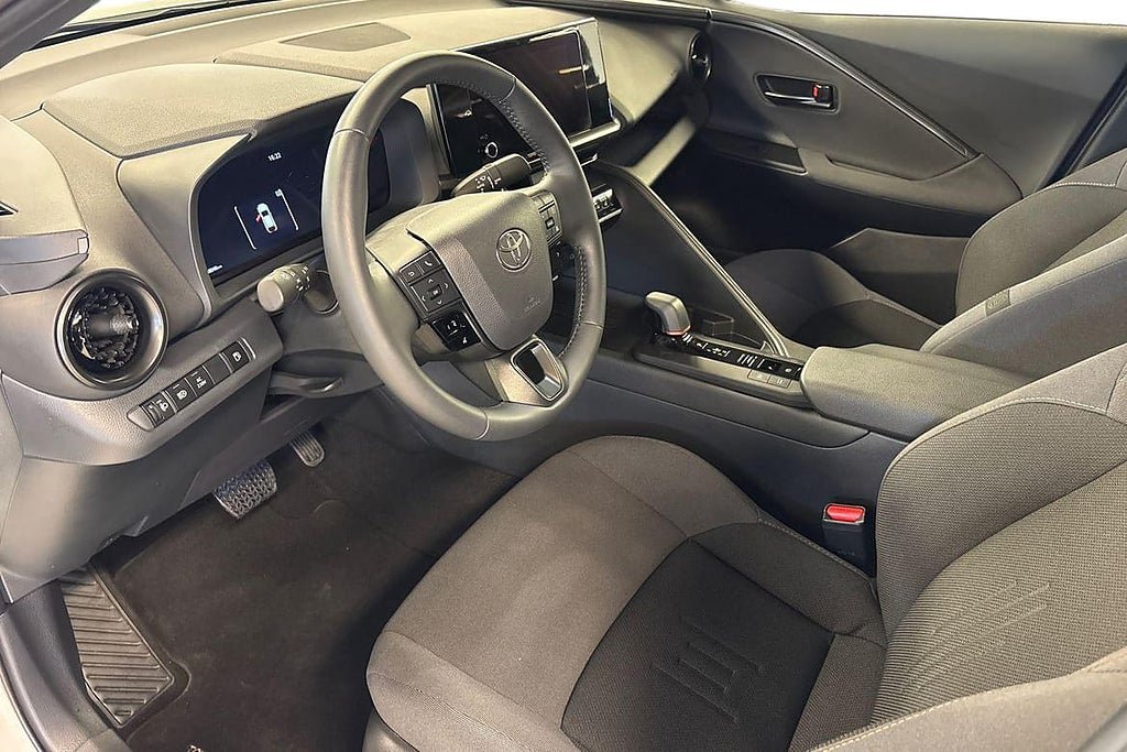 Vehicle Image 12