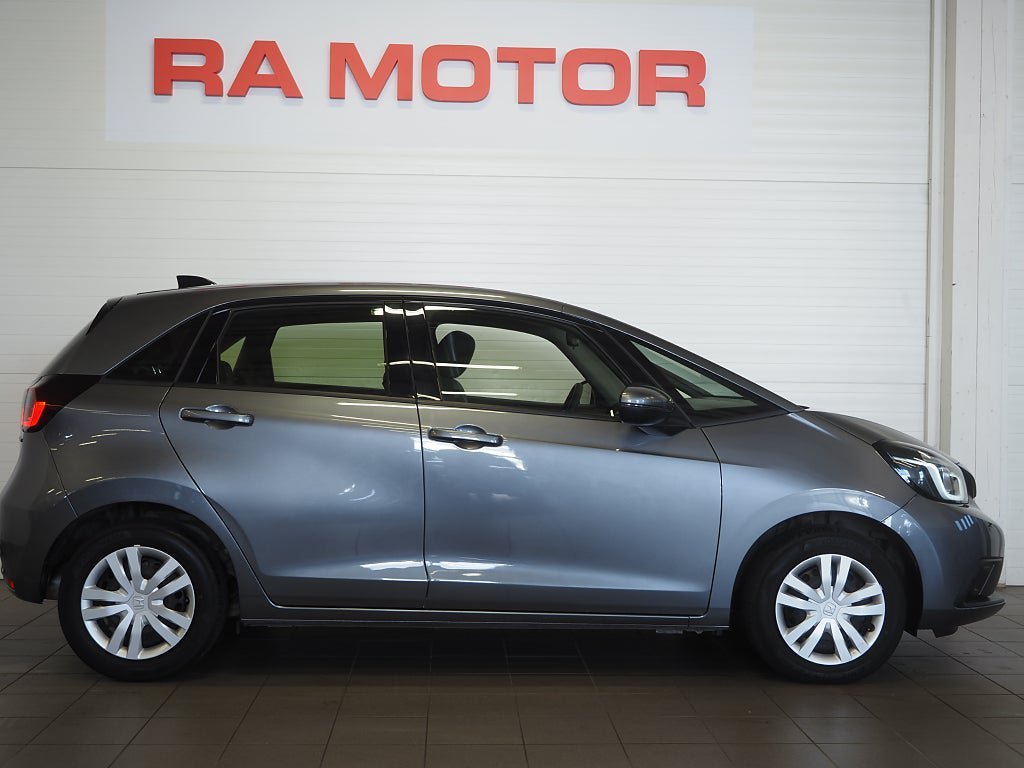 Vehicle Image 4