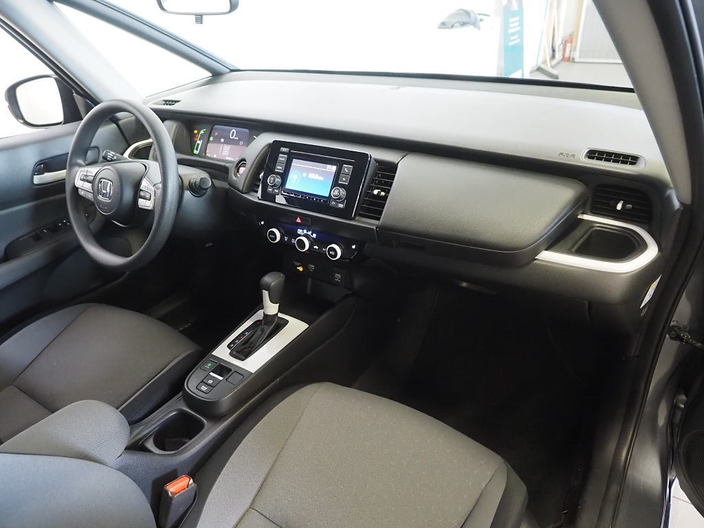 Vehicle Image 9