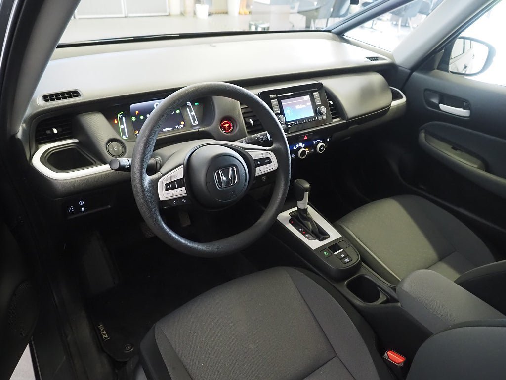 Vehicle Image 12