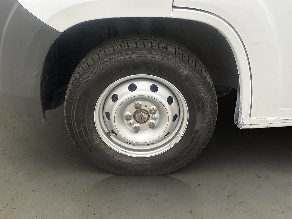 Vehicle Image 25
