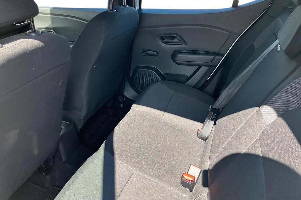 Vehicle Image 13