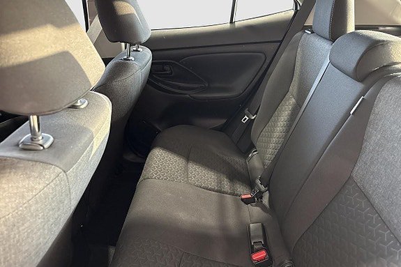 Vehicle Image 9