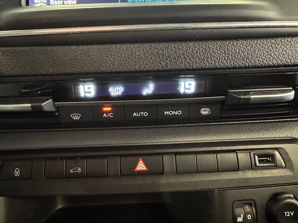 Vehicle Image 24