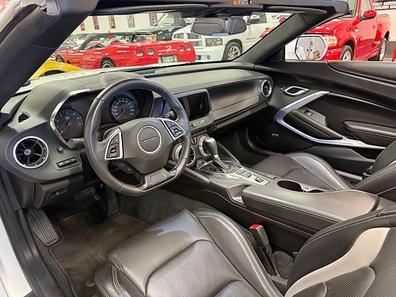 Vehicle Image 25