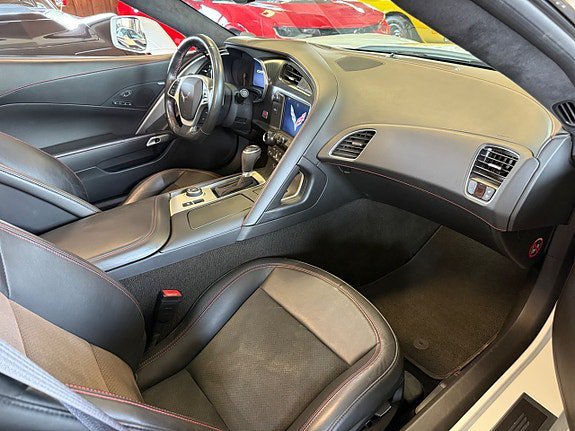 Vehicle Image 25