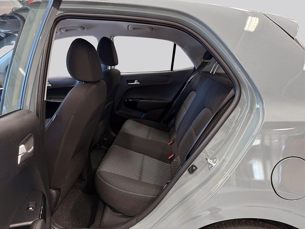 Vehicle Image 10