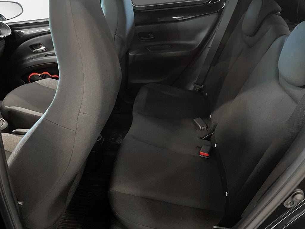 Vehicle Image 8