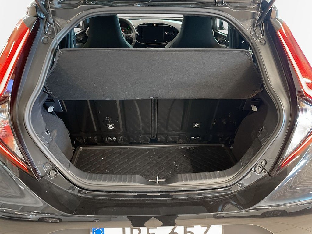 Vehicle Image 12
