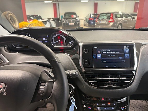 Vehicle Image 16