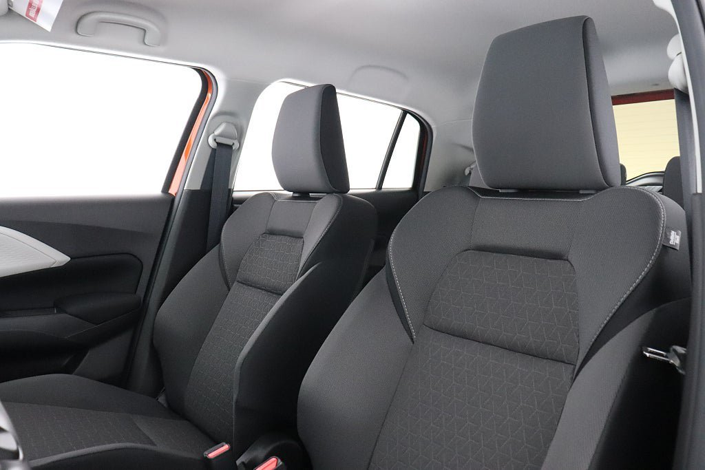 Vehicle Image 12
