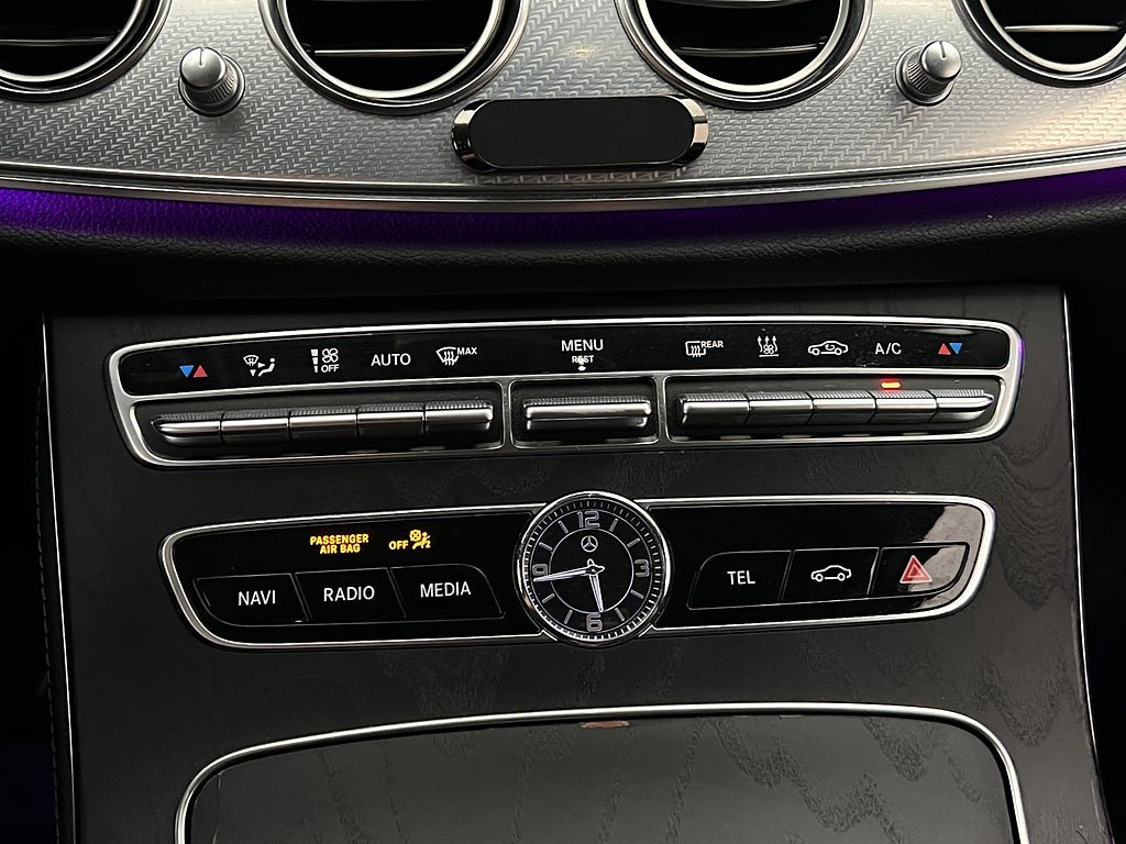 Vehicle Image 29