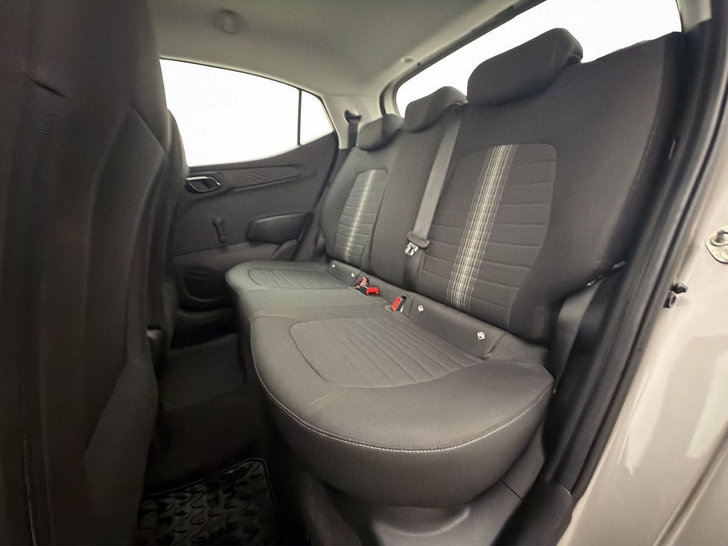 Vehicle Image 25