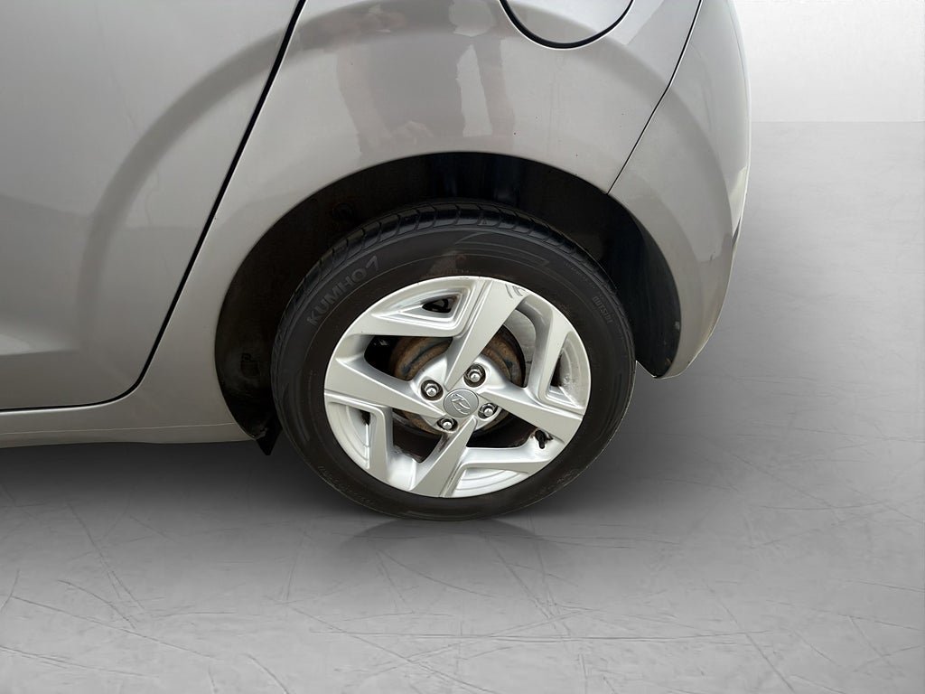 Vehicle Image 30