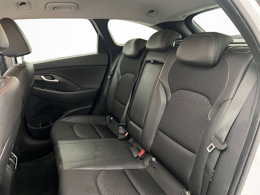 Vehicle Image 28