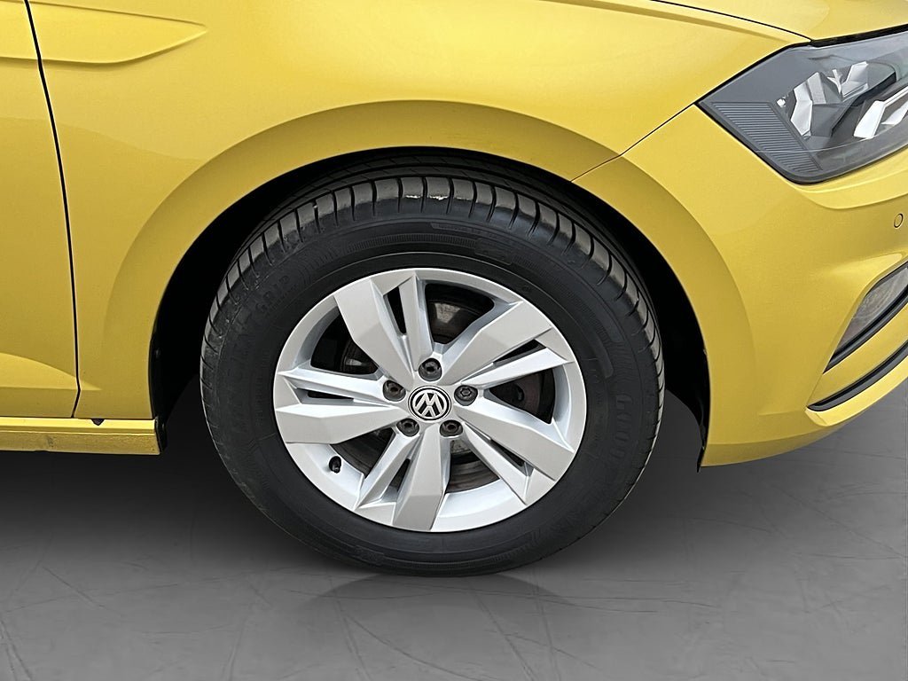 Vehicle Image 23