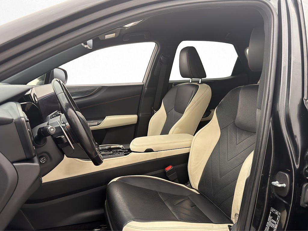 Vehicle Image 13