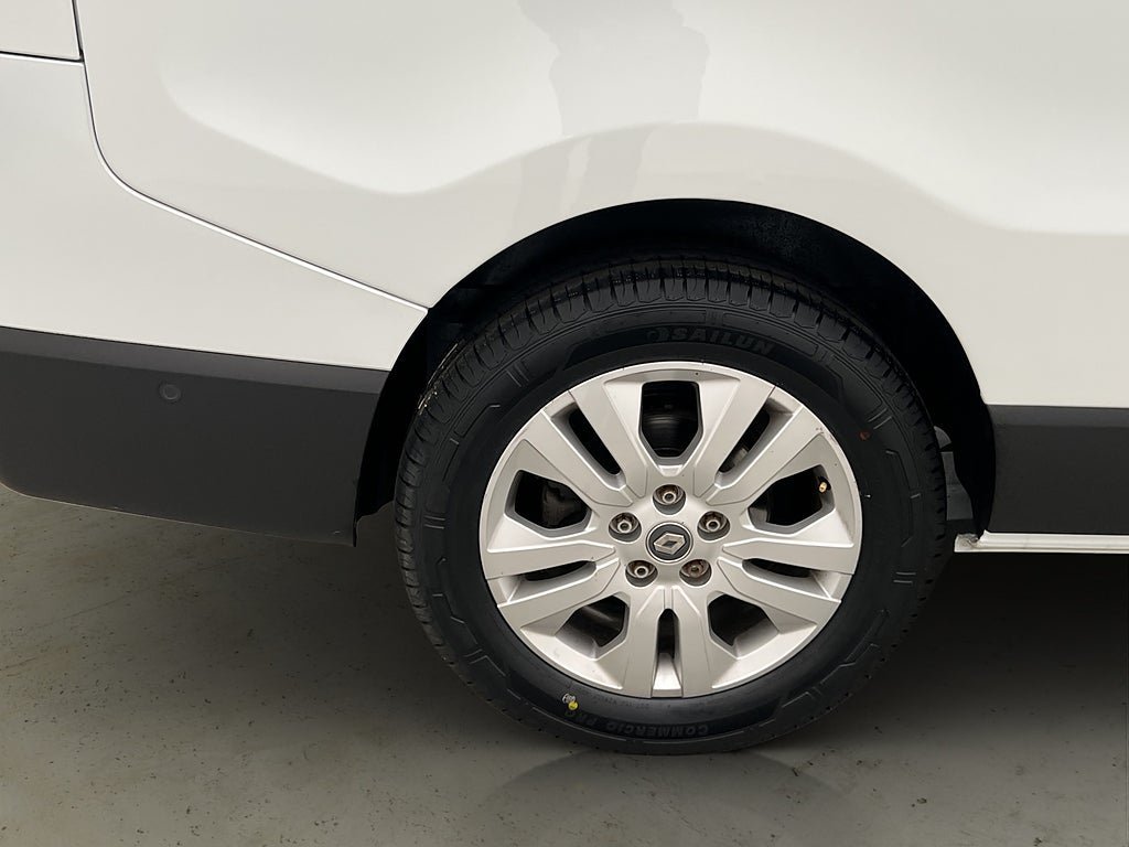 Vehicle Image 32