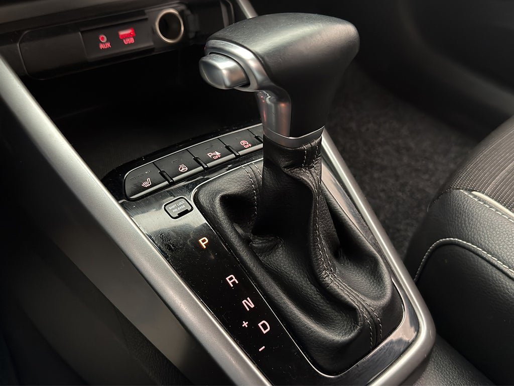 Vehicle Image 25