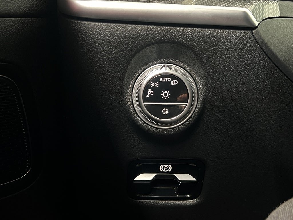 Vehicle Image 29