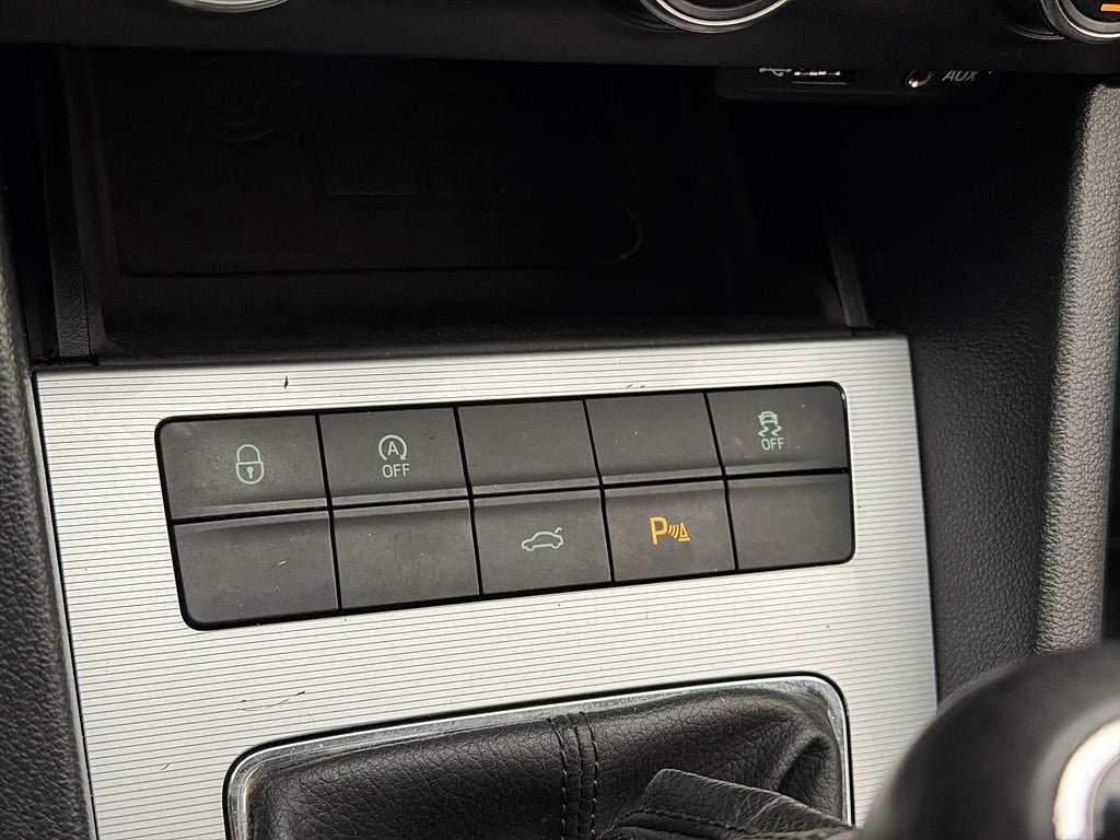 Vehicle Image 25