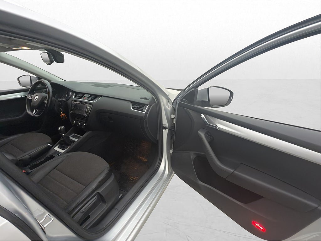 Vehicle Image 28