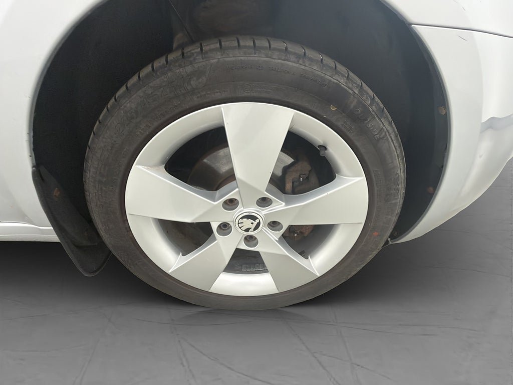 Vehicle Image 32
