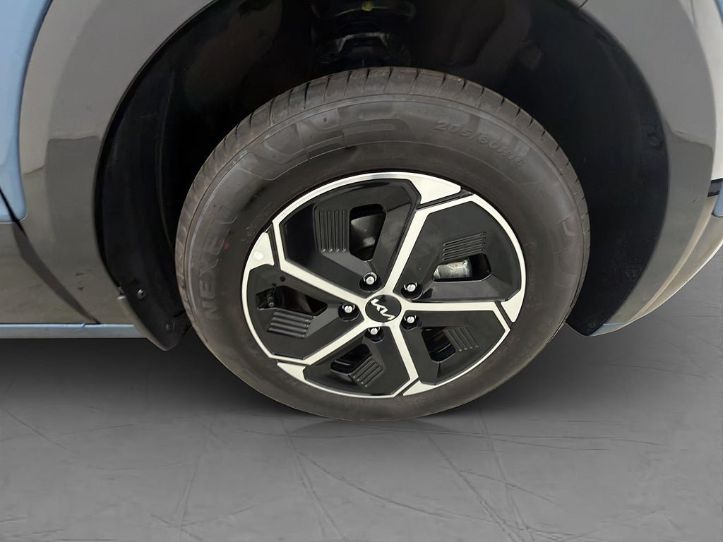 Vehicle Image 38
