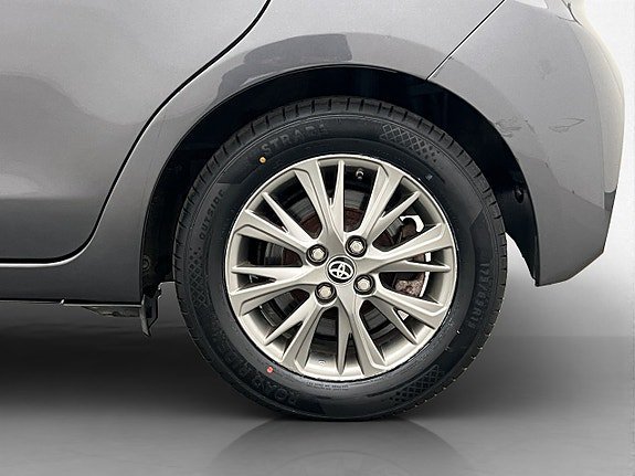 Vehicle Image 25