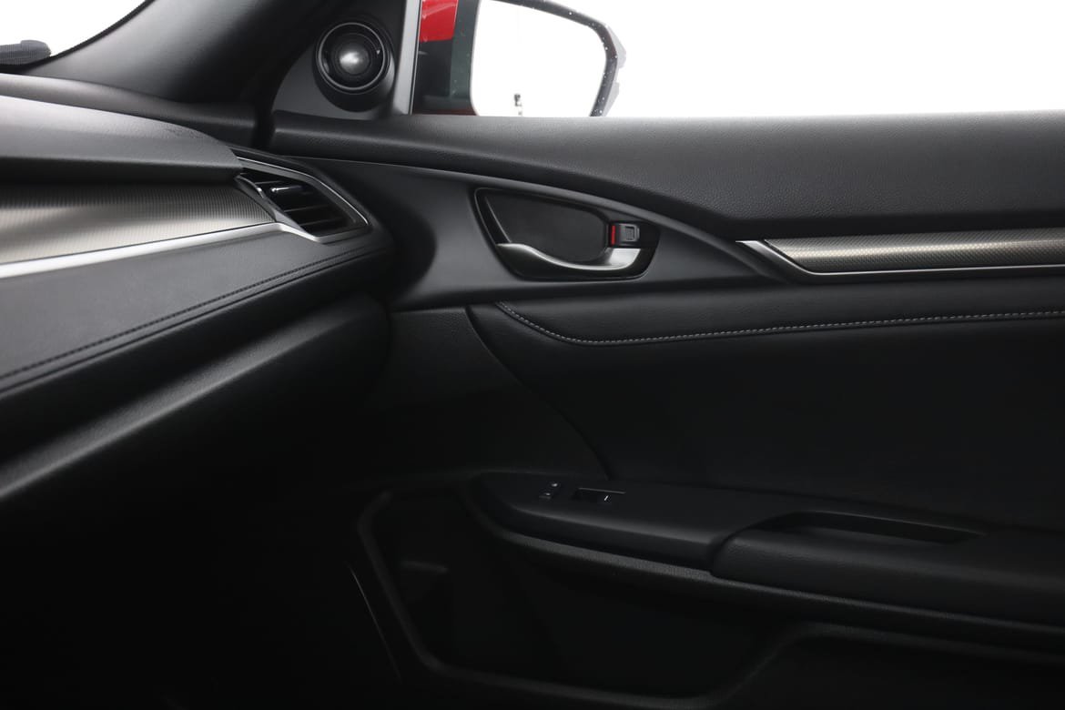 Vehicle Image 32