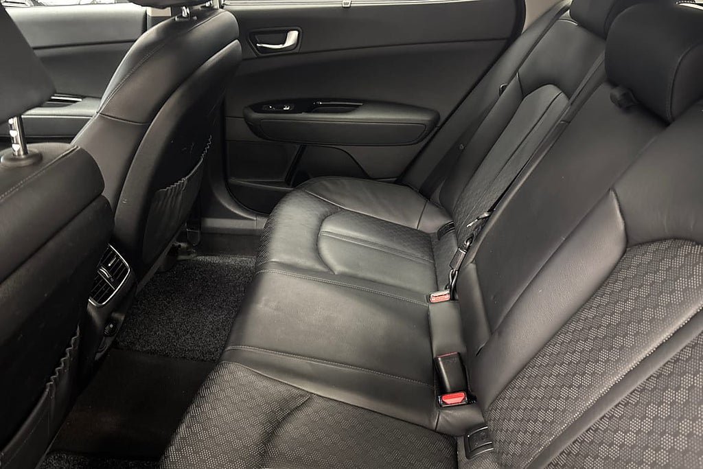 Vehicle Image 12