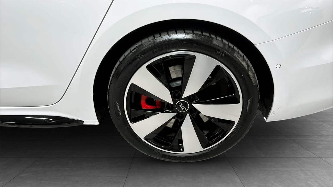Vehicle Image 6