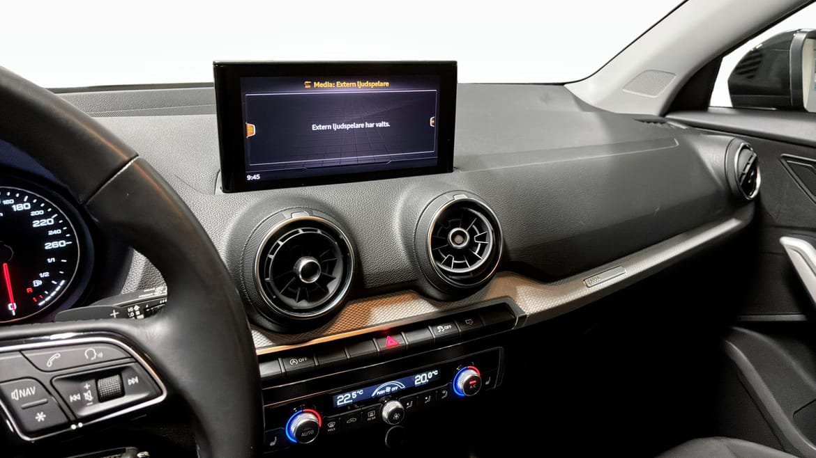 Vehicle Image 9