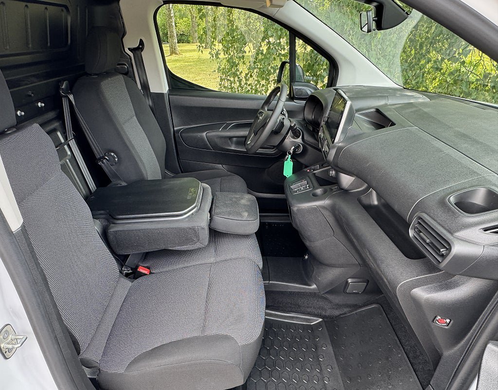 Vehicle Image 13