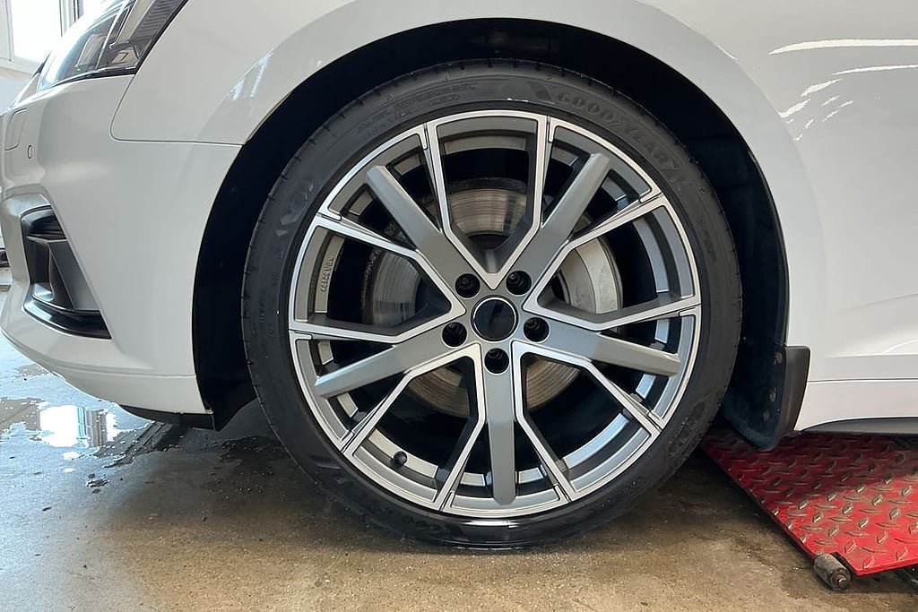 Vehicle Image 19