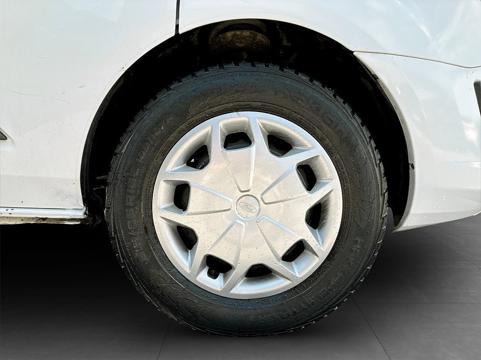 Vehicle Image 9