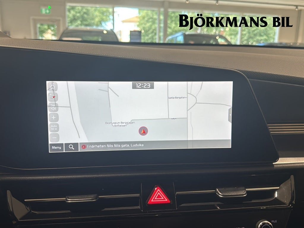 Vehicle Image 11