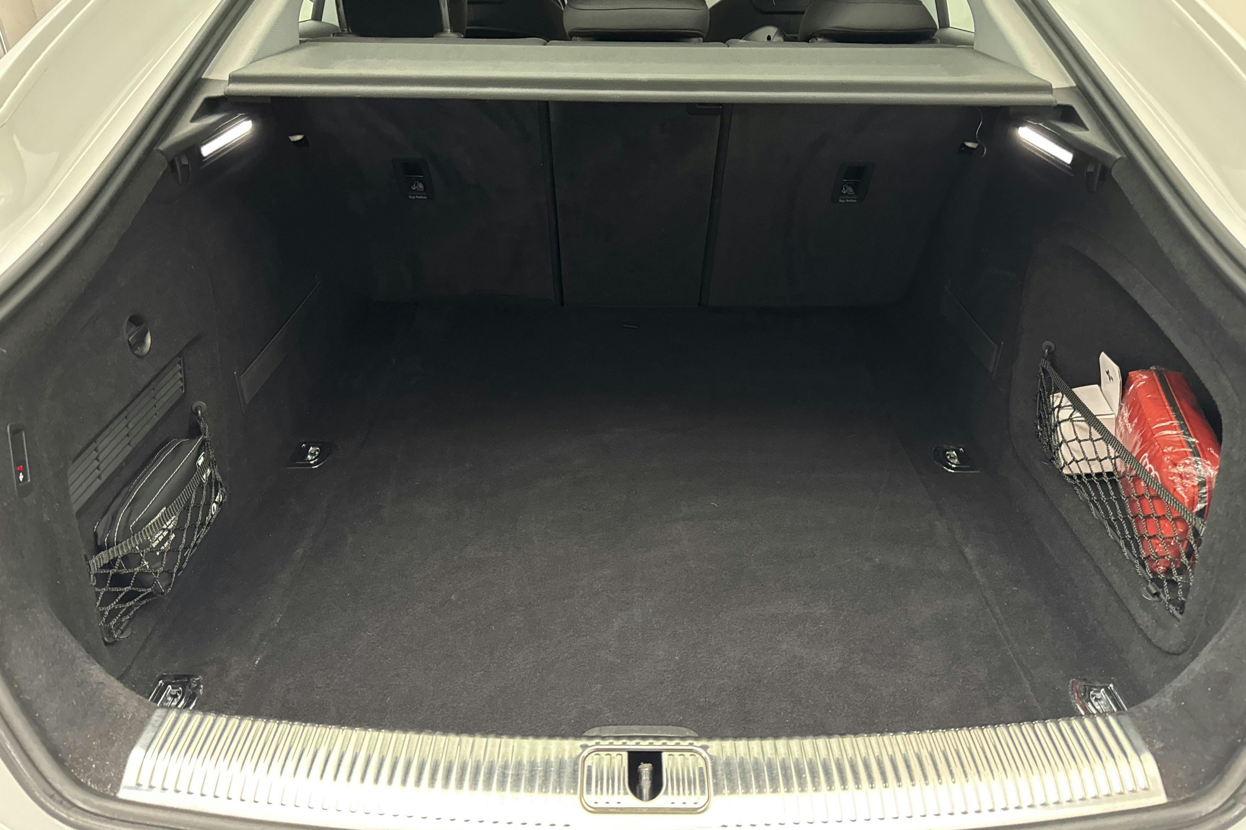 Vehicle Image 9