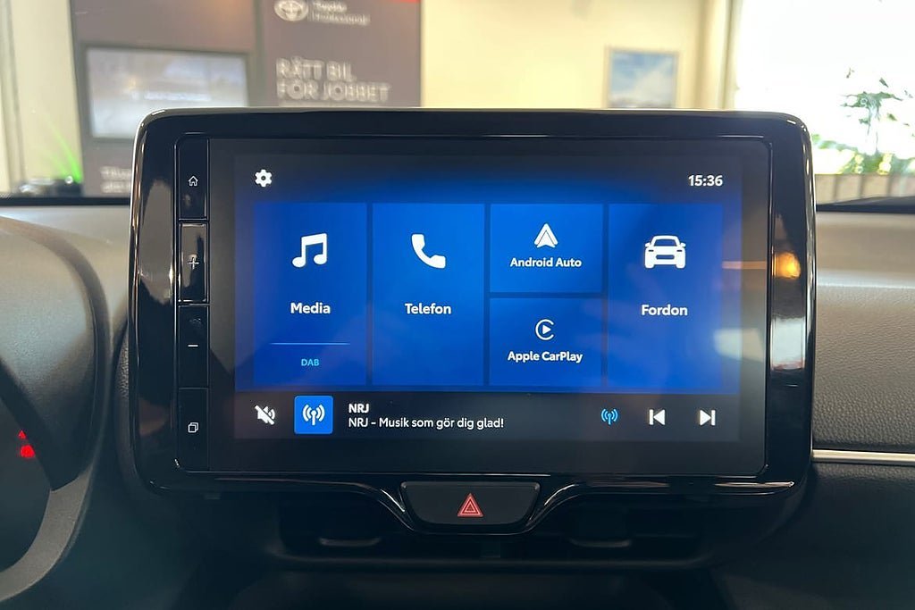 Vehicle Image 15