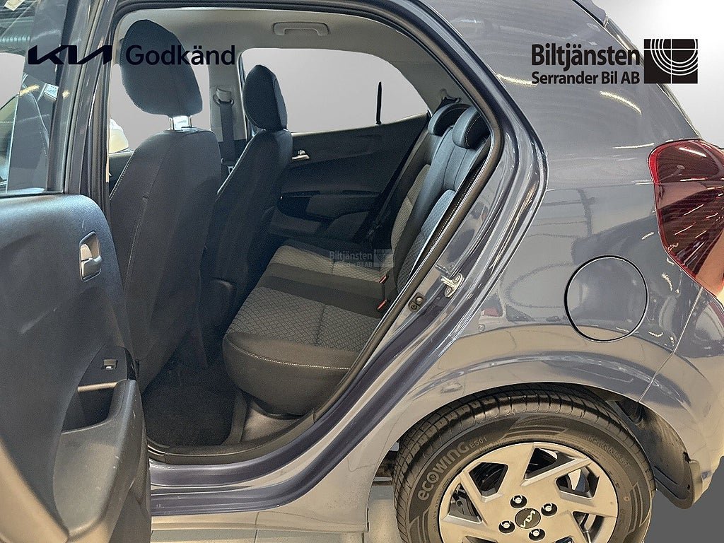 Vehicle Image 9