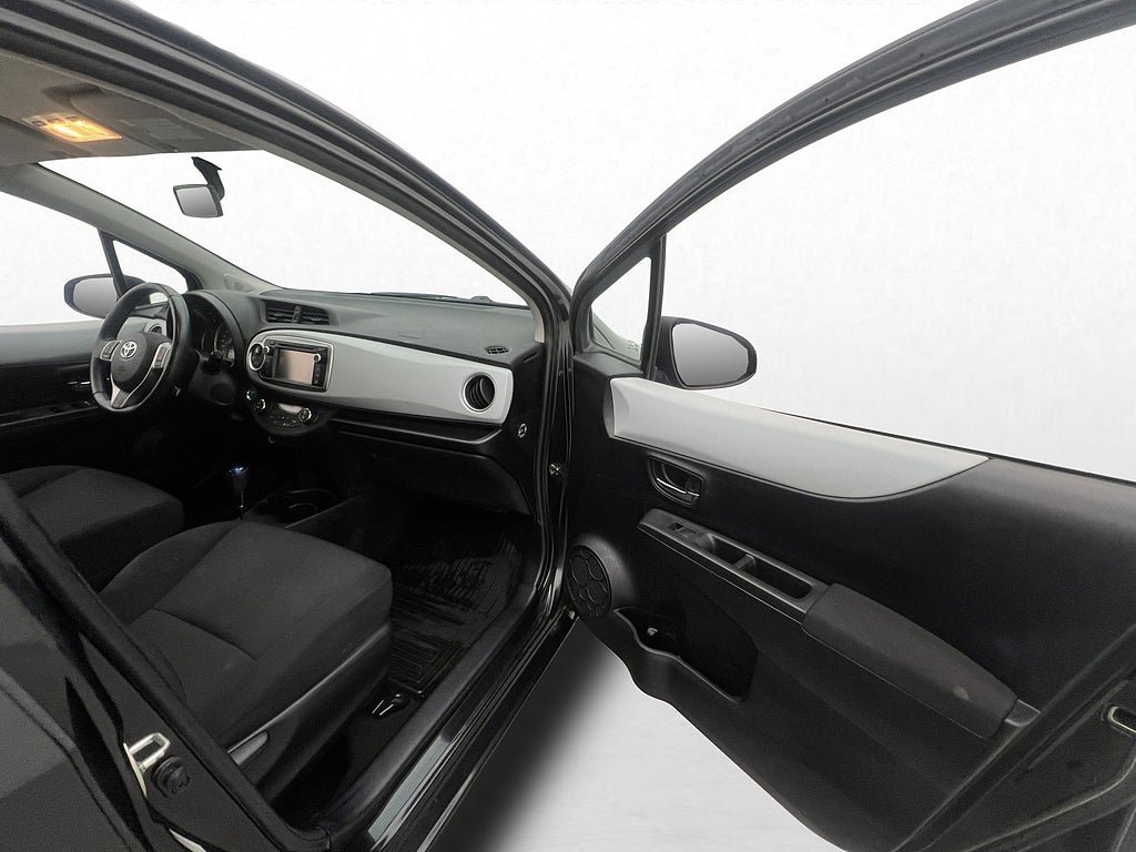 Vehicle Image 12